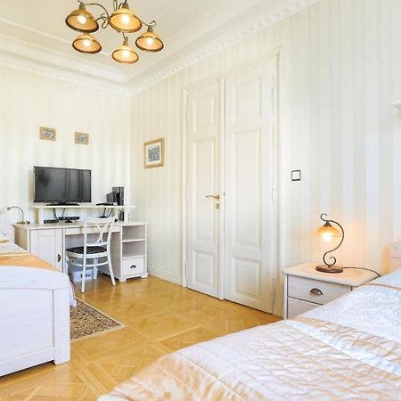 Apartman Nostalgia Karlovy Vary Bagian luar foto