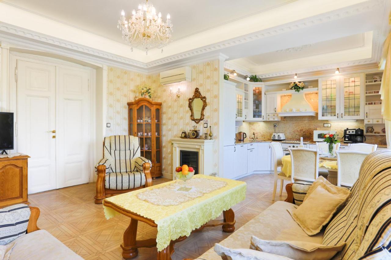 Apartman Nostalgia Karlovy Vary Bagian luar foto