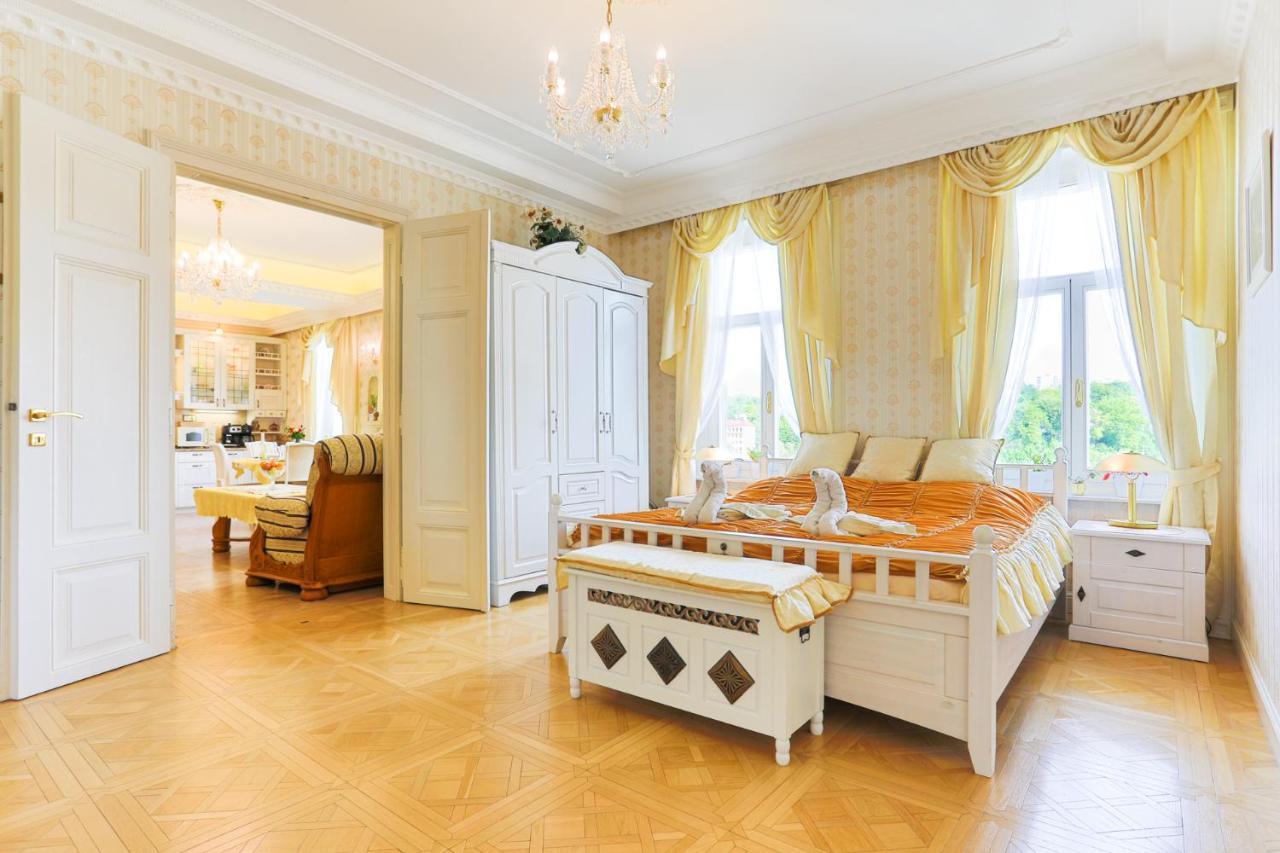 Apartman Nostalgia Karlovy Vary Bagian luar foto